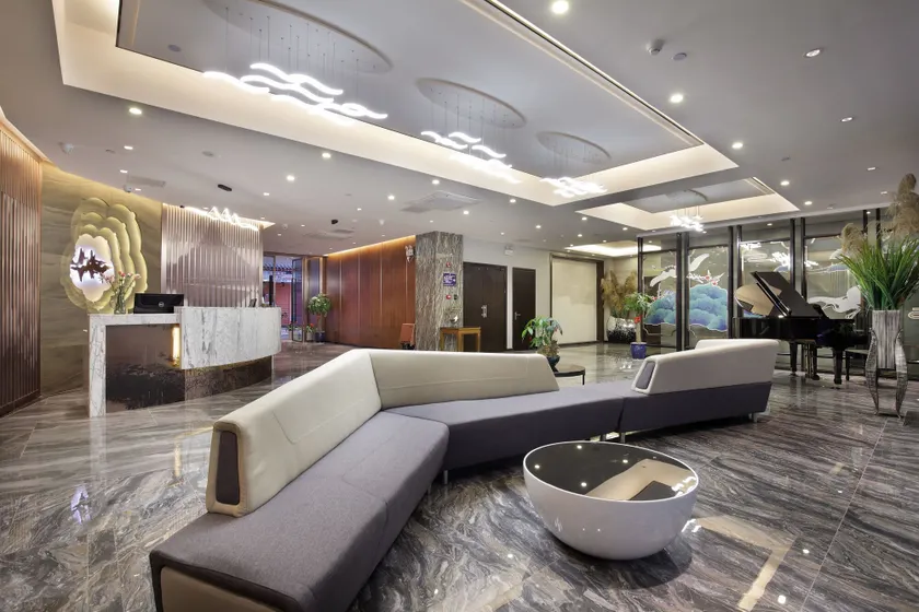 Wing Hotel Guilin - Central Square - Image 1