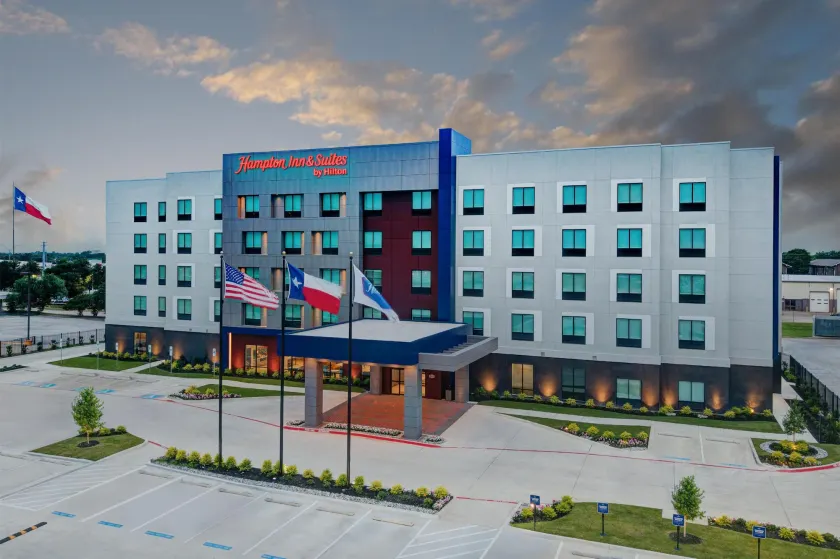 Hampton Inn & Suites Irving Hwy 183 - Image 1