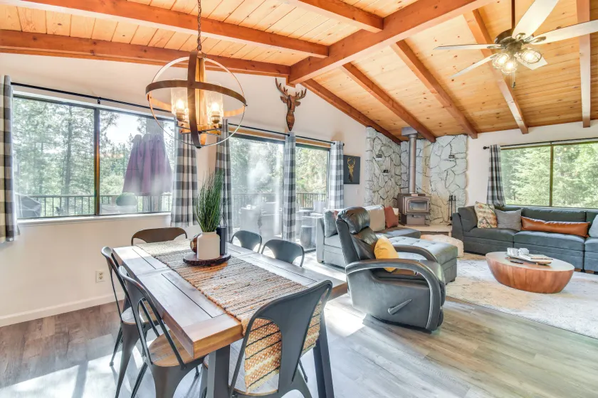 The Tree House with Hot Tub & Pool Table! home - Image principale