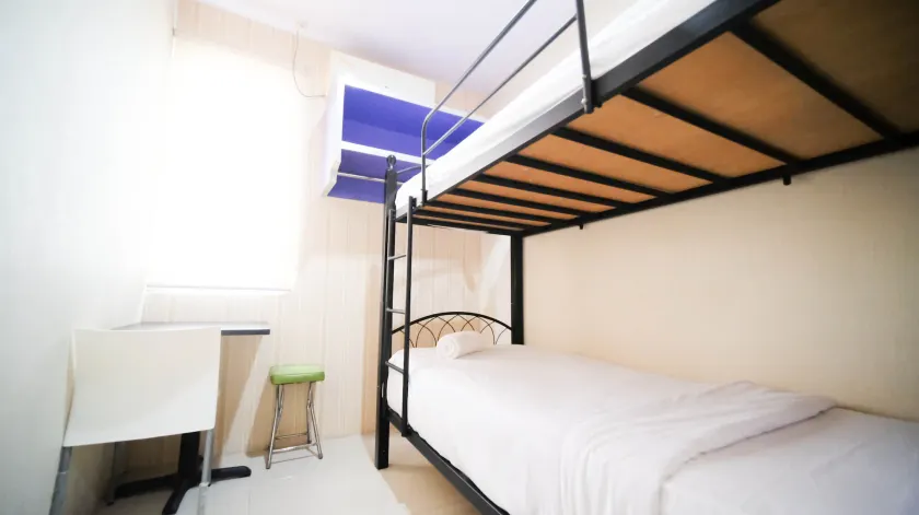 Best Location And Homey 2Br At Twin Tower Apartment - Room