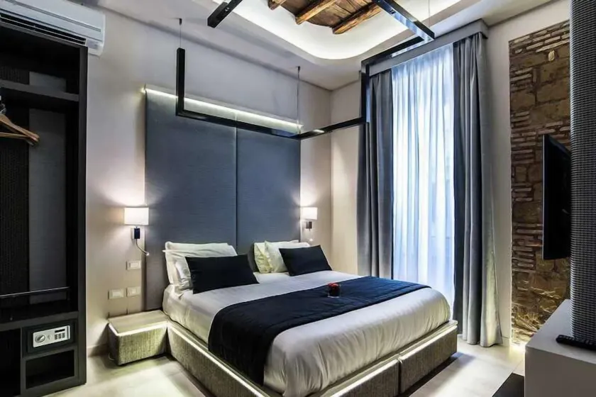 Via Veneto Prestige Rooms - Image 1