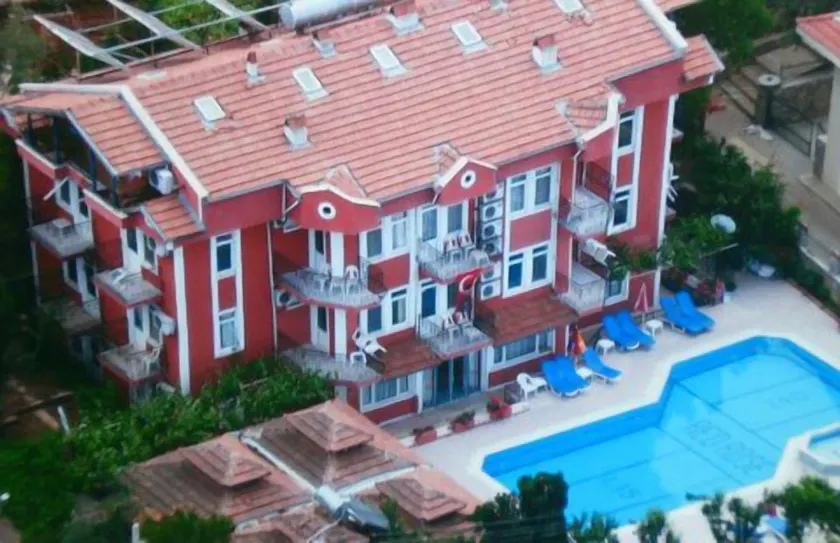 Red Rose Hotel - Image 1