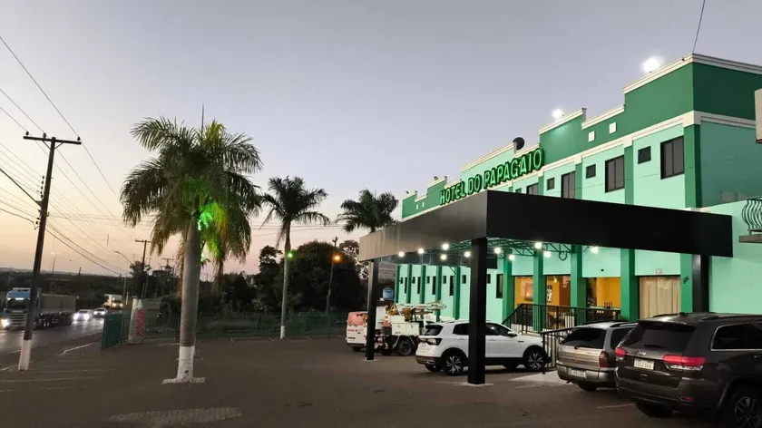 Papagaio Hotel - Image 1