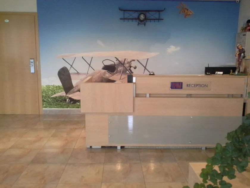 Sky High Hotel Airport 200 meters from the terminal - Reception