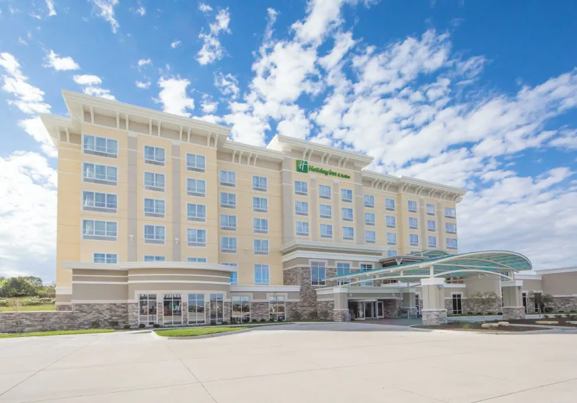 Holiday Inn Hotel & Suites Davenport by IHG - Image 1