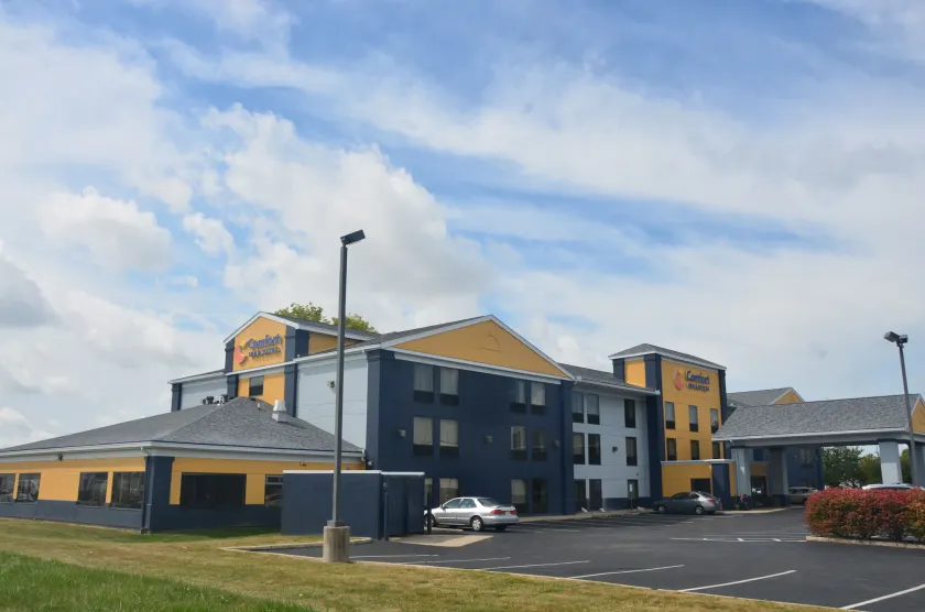 Comfort Inn & Suites Maumee - Toledo I80-90 - Image 1