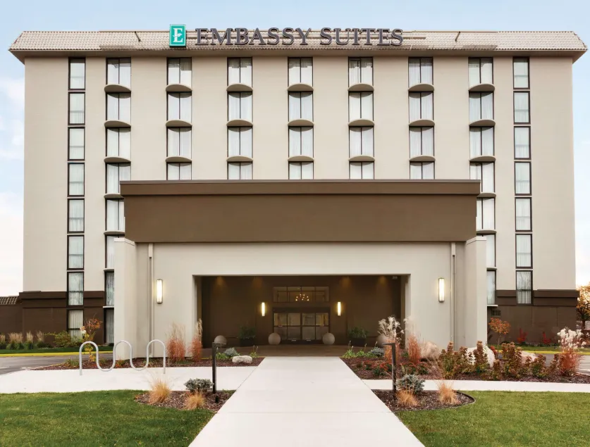 Embassy Suites by Hilton Minneapolis Bloomington Edina - Image 1