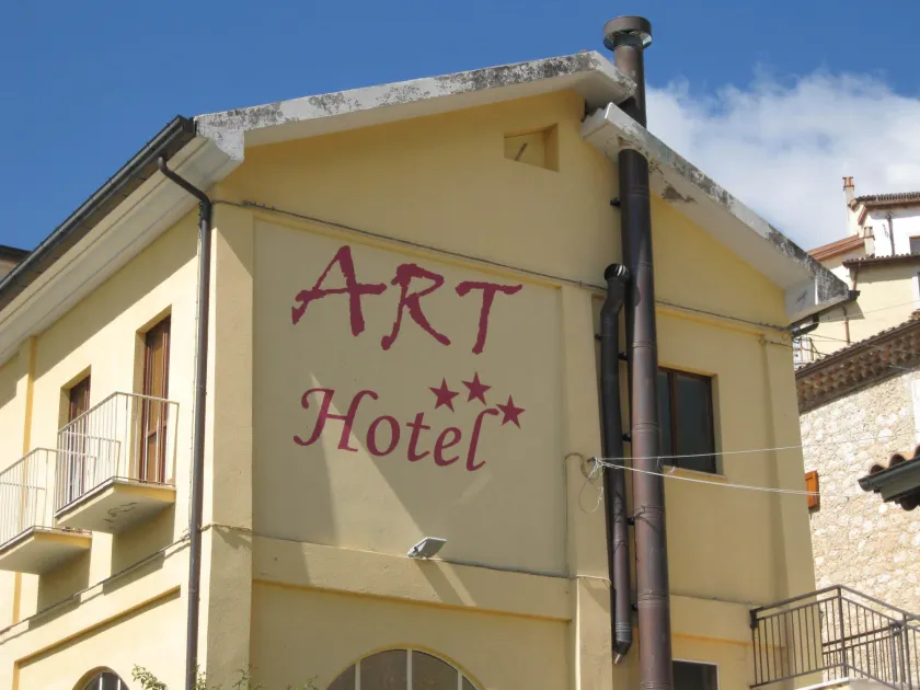 Art Hotel - Image 1