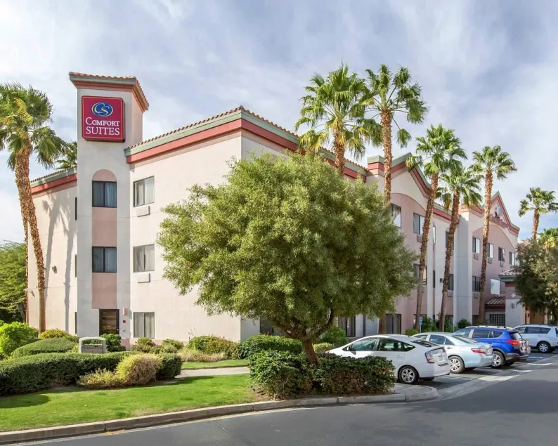 Comfort Suites Palm Desert I-10 - Image 1