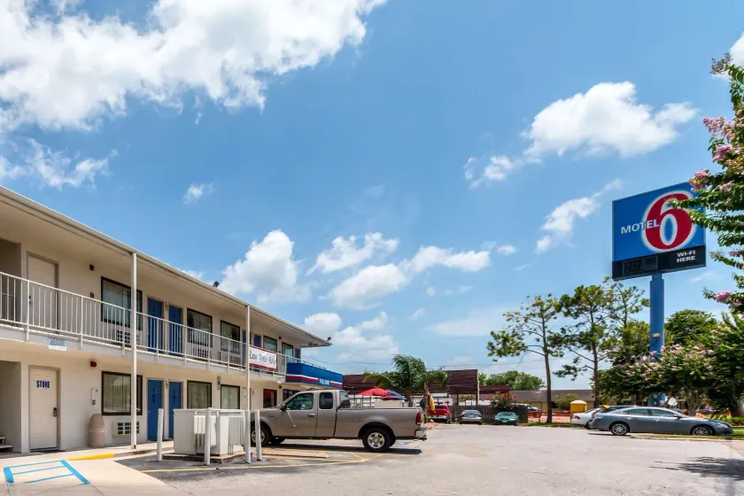 Motel 6-Victoria, TX - Image 1