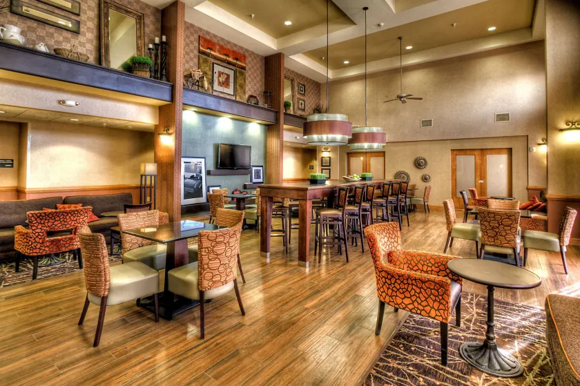 Hampton Inn & Suites Kalamazoo - Oshtemo - Image 1