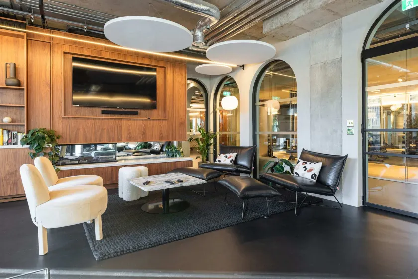 Woodward Square - Lobby