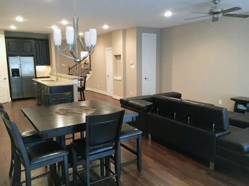 Modern Energy Corridor Corporate Housing - Image 1