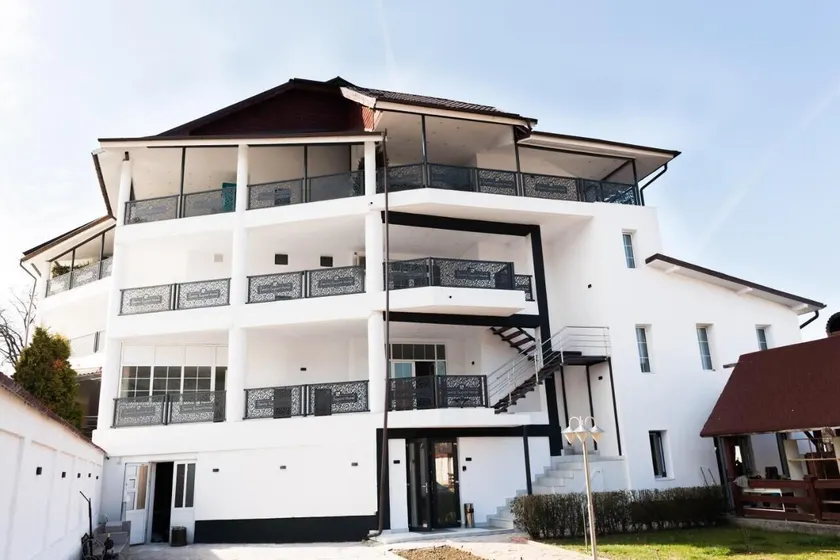 Denta Hotel - Image 1