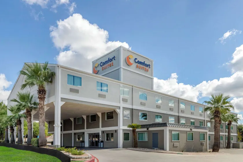 Comfort Suites San Antonio Airport North - Image 1