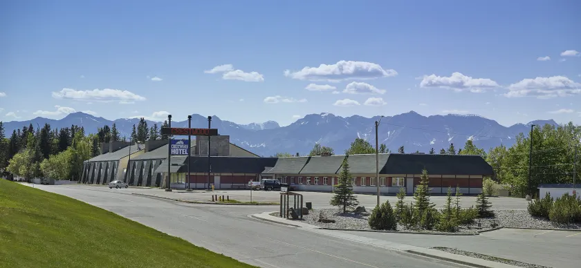 Crestwood Hotel - Image 1