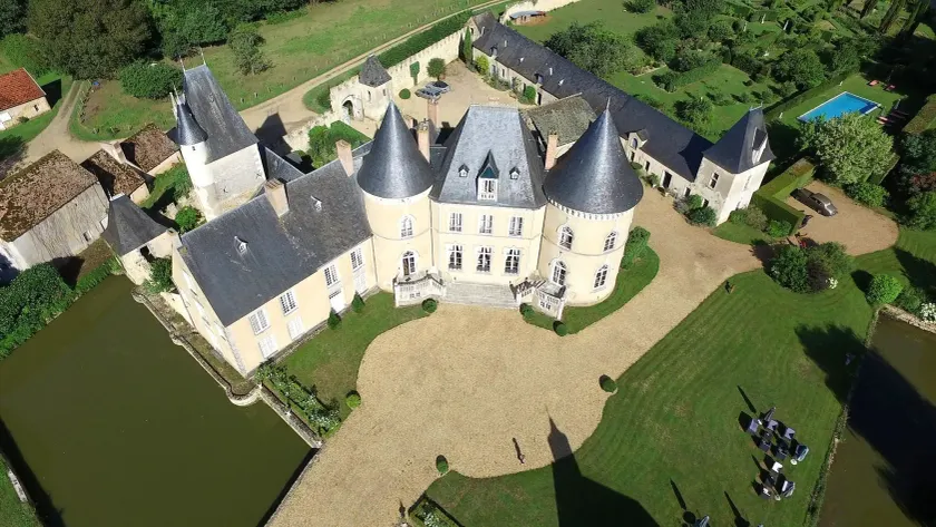 Château de Vaulogé - Image 1