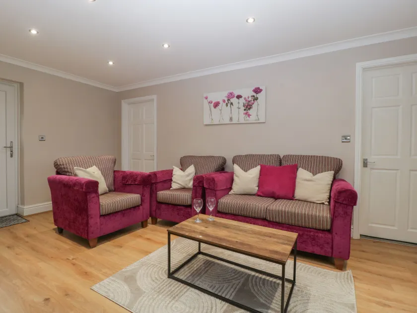 Myrtle Cottage - Image 1