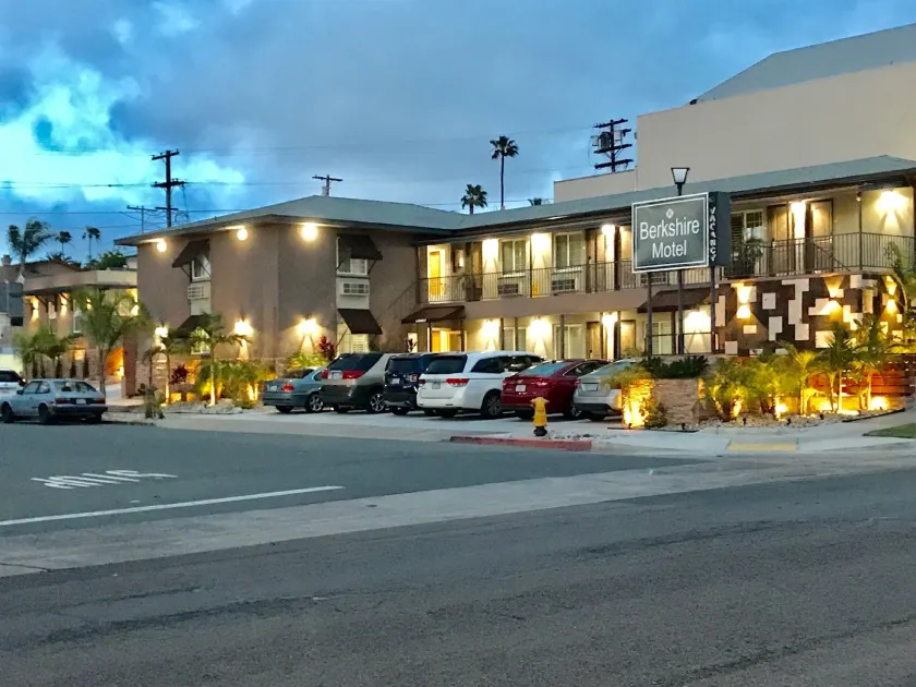 Berkshire Motor Hotel - Image 1