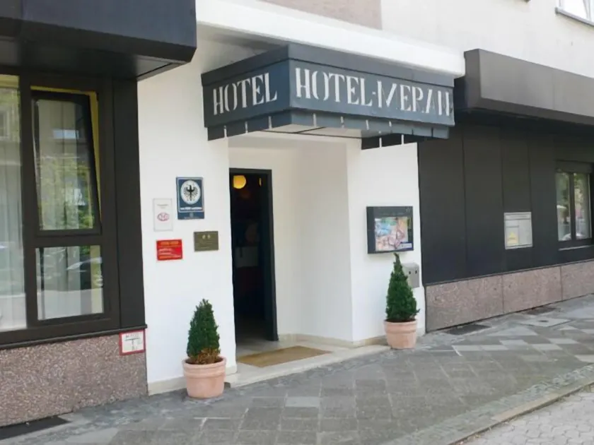 Hotel Meran Hallenbad & Sauna - Image 1