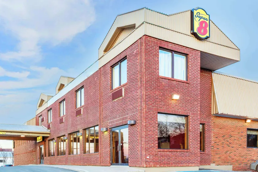 Super 8 by Wyndham Campbellton NB - Image 1
