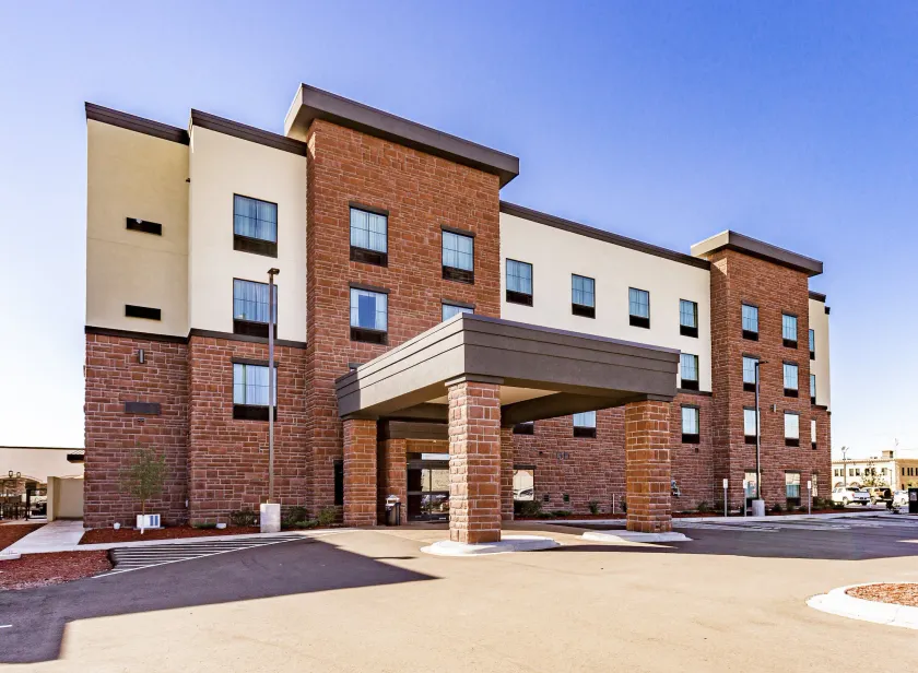 Cobblestone Hotel & Suites - Superior Duluth - Image 1