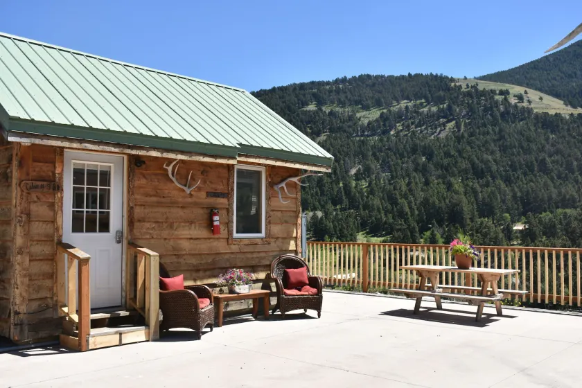 Yellowstone Mountain Cabins - Image 1