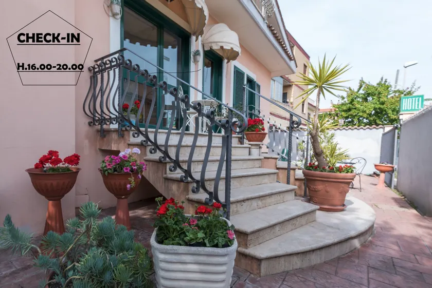 Hotel La Villetta - Image 1