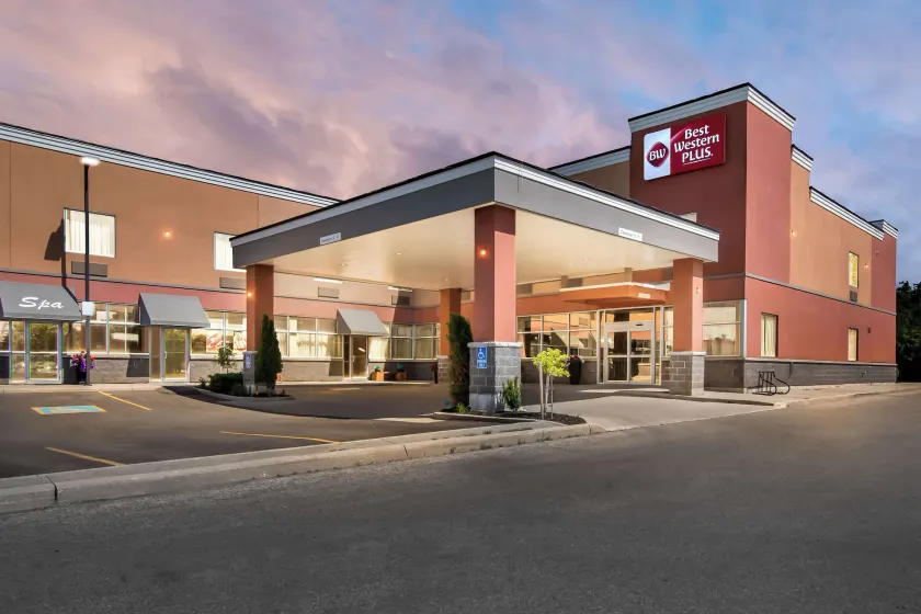 Best Western Plus Fergus Hotel - Image 1