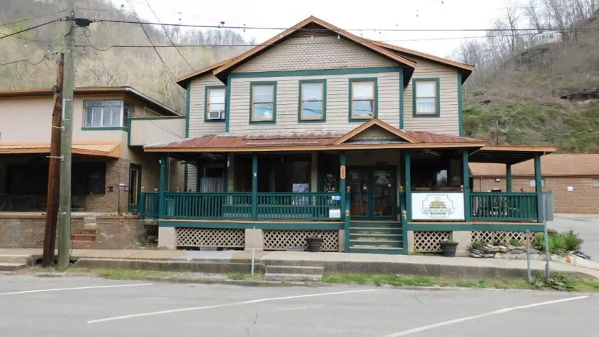 Historic Matewan House Lodging - Image 1