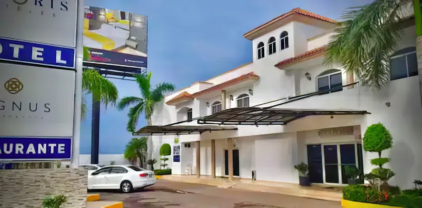 Hotel Maioris Kumate Culiacán - Image 1