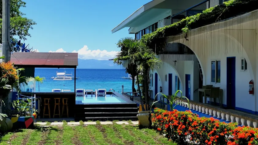 Pescadores Suites Moalboal - Image 1