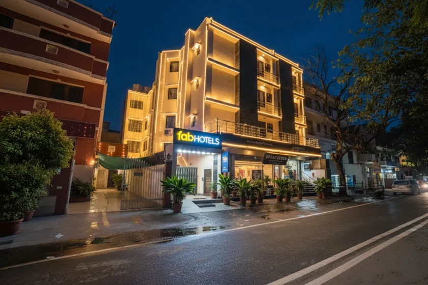 Fabhotel Anutham - Image 1