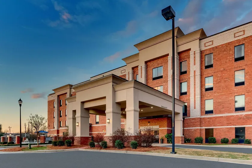 Hampton Inn & Suites Hartsville - Image 1