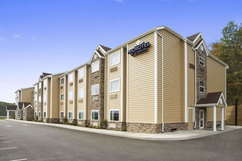 Microtel Inn & Suites by Wyndham Cambridge - Image 1