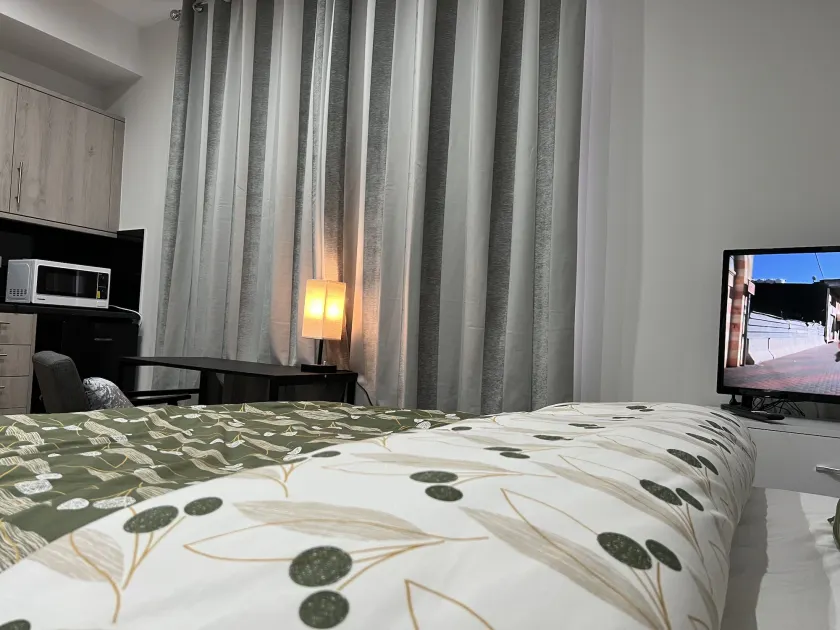 MIA Residence - Entire Studio apartment - City View - London - Next to Ealing Broadway Station - Room