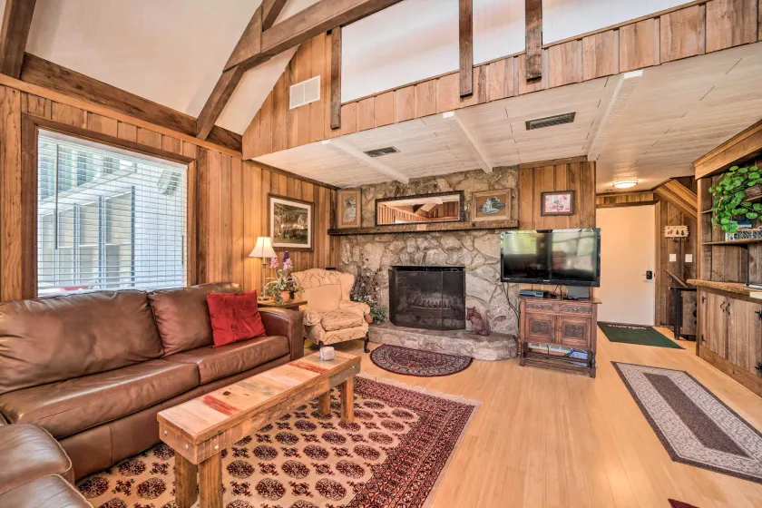 Chalet w/ Mtn Views & Golf Course Access! - Image 1