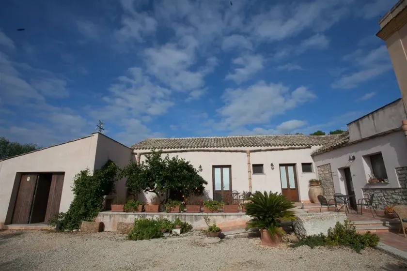 Agriturismo Baglio Donna Santa - Image 1