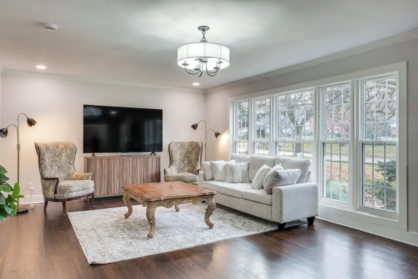 Explore Cleveland Attractions! Family-focused Home - Image 1