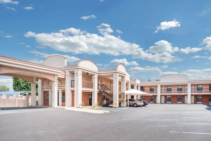 Days Inn by Wyndham McAllen - Image 1