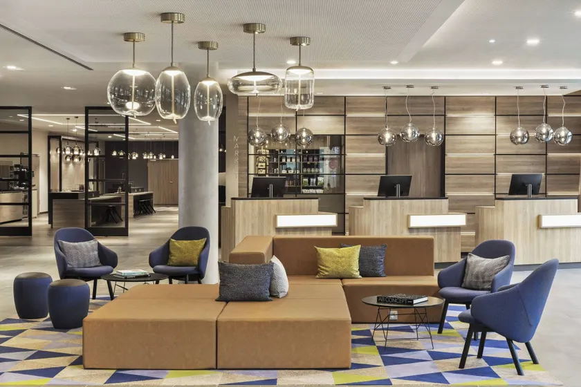 Courtyard by Marriott Hamburg City - Image 1