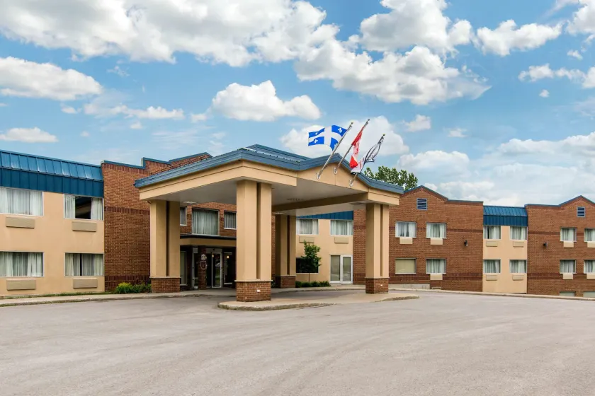 Comfort Inn & Suites Shawinigan - Image 1