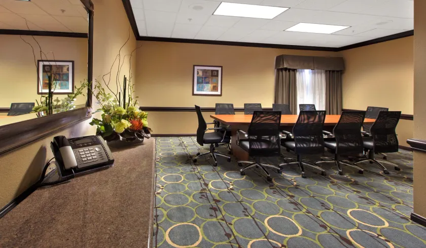 Holiday Inn & Suites Spring - The Woodlands - Image 1