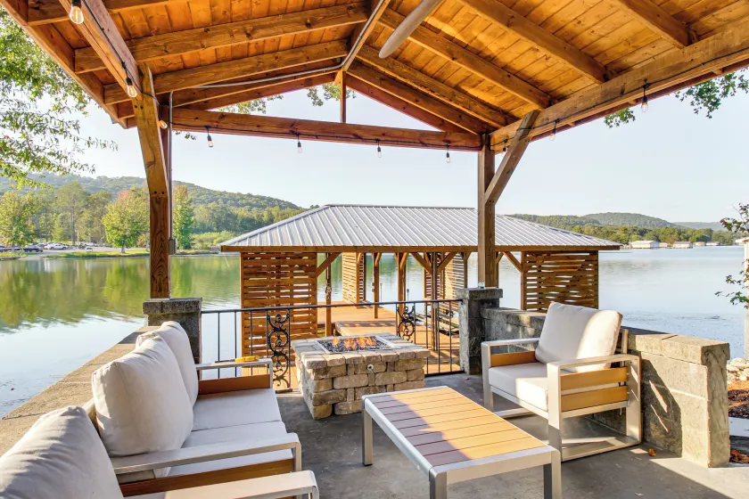 < 1 Mi to Boat Launch: Home w/ Dock in Scottsboro - Image 1