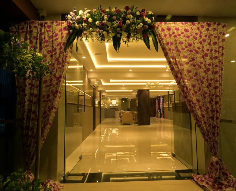 Alcott Hotel & Resorts - Image 1