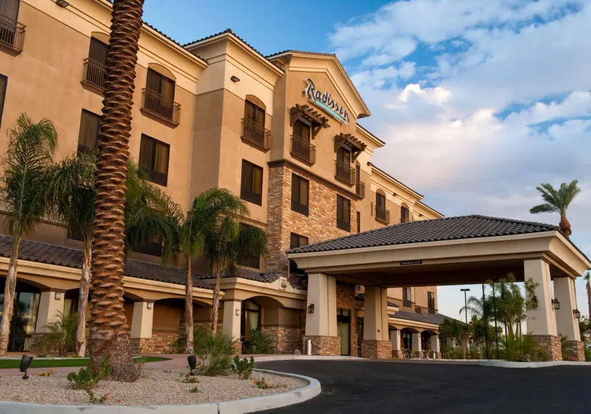 Radisson Hotel Yuma - Image 1