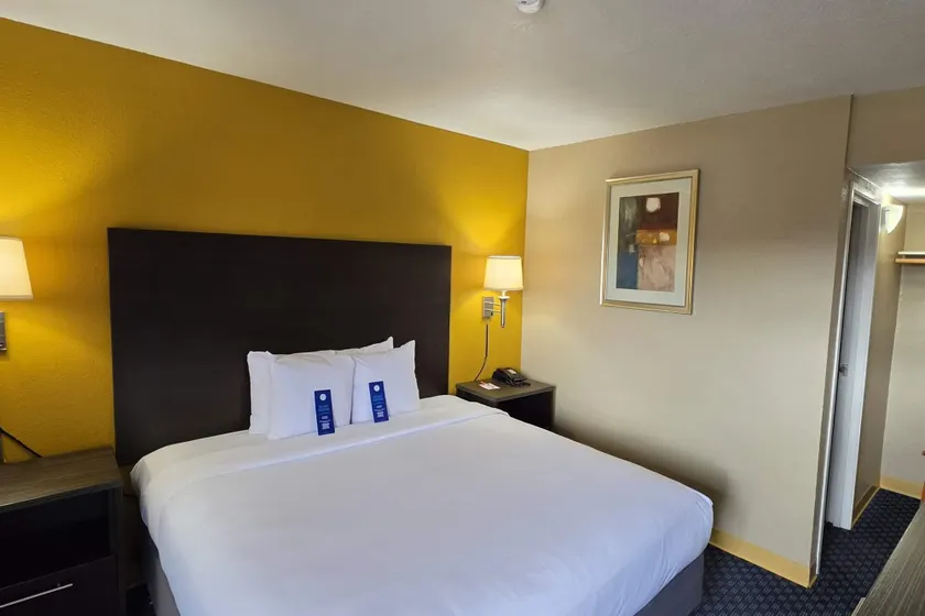 Howard Johnson by Wyndham Odessa TX - Image 1