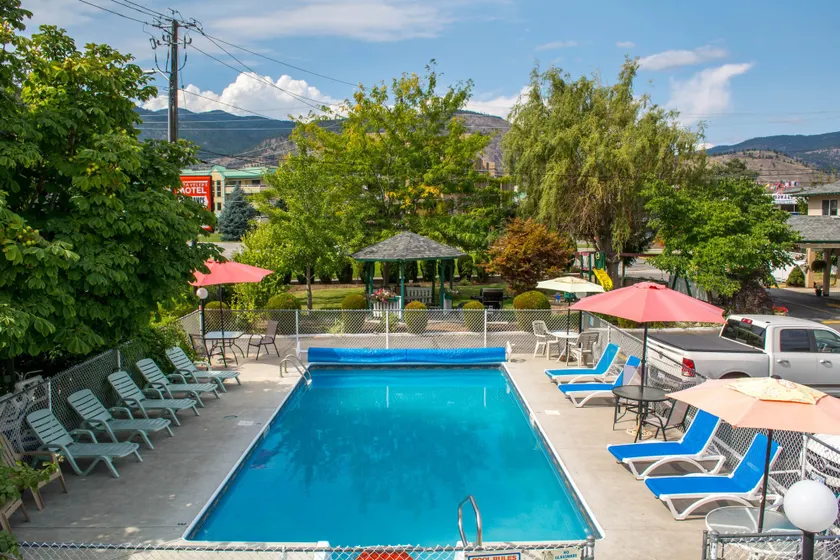Traveler's Motel Penticton - Image 1