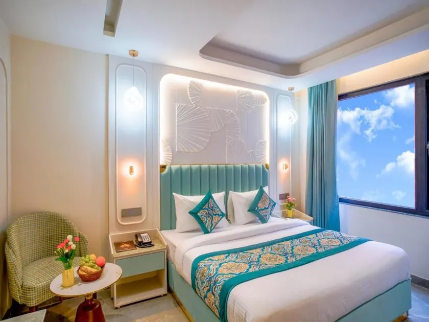 The Horizon By LA Riqueza Hotels , New Delhi City Centre - 05 Mins from Connaught Palace & New Delhi Railway Station - Image 1
