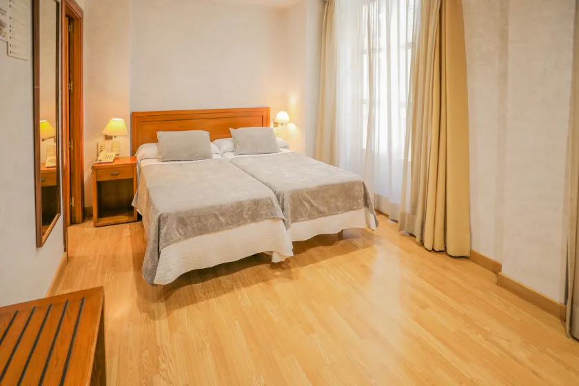 Hotel Granada Centro - Image 1